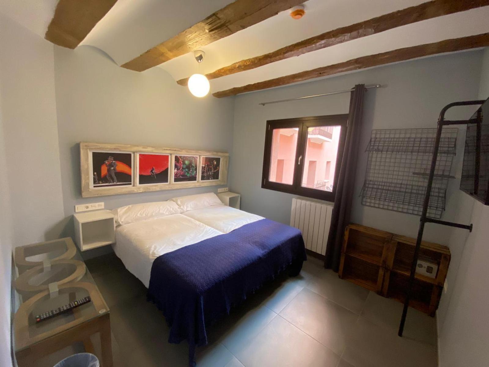 Apartamentos One Teruel Bilik gambar